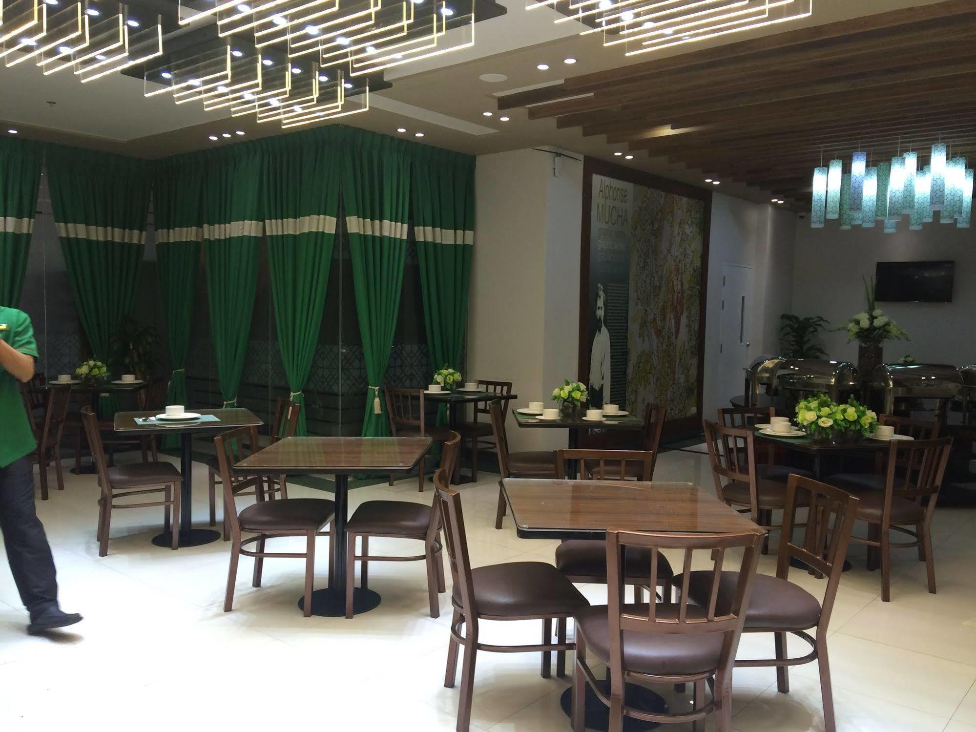 Eurotel Vivaldi Araneta เกซอนซิตี้ ภายนอก รูปภาพ