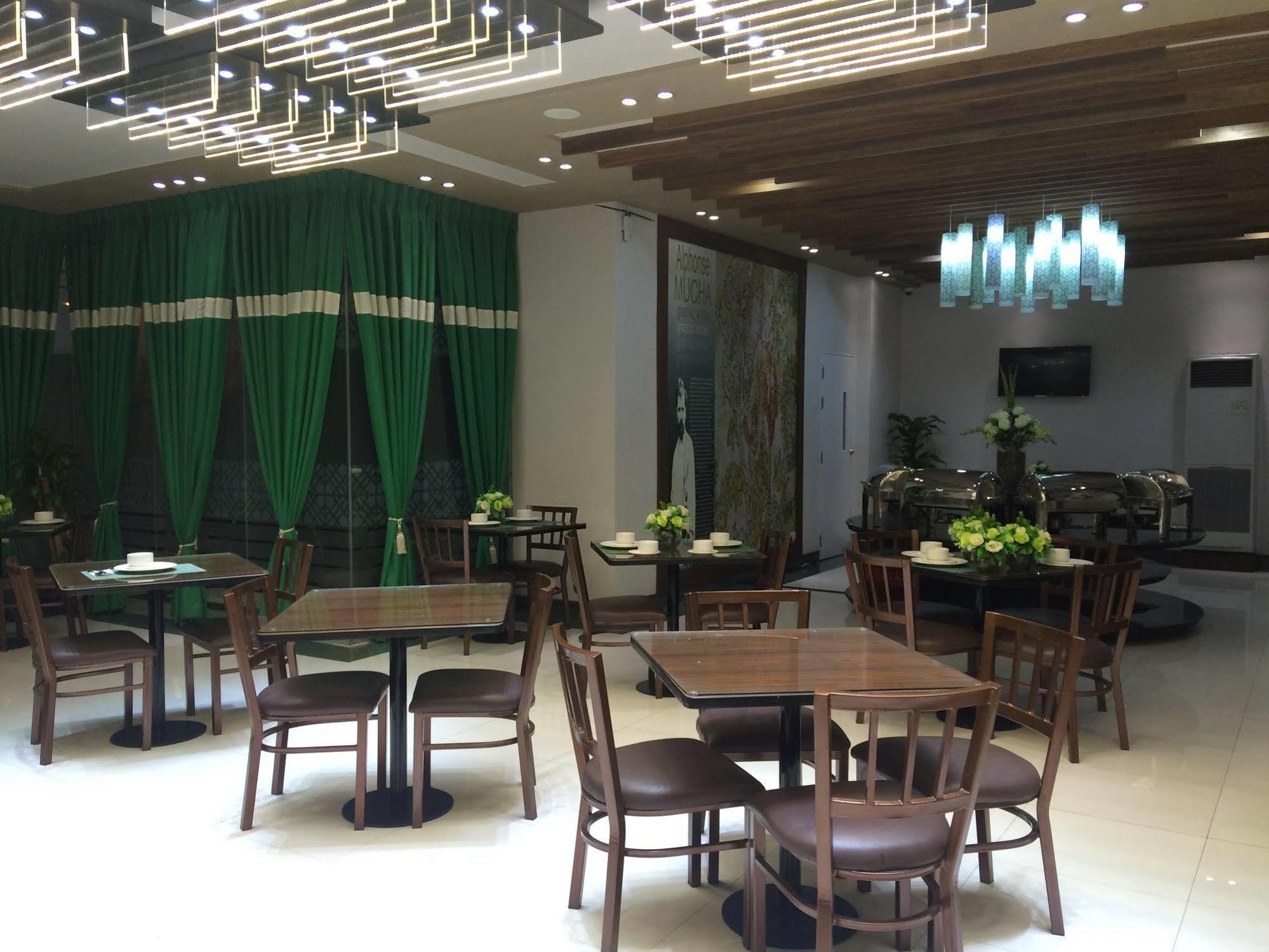 Eurotel Vivaldi Araneta เกซอนซิตี้ ภายนอก รูปภาพ