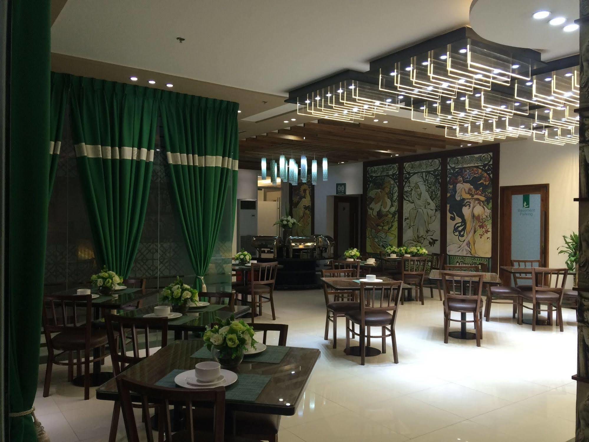 Eurotel Vivaldi Araneta เกซอนซิตี้ ภายนอก รูปภาพ