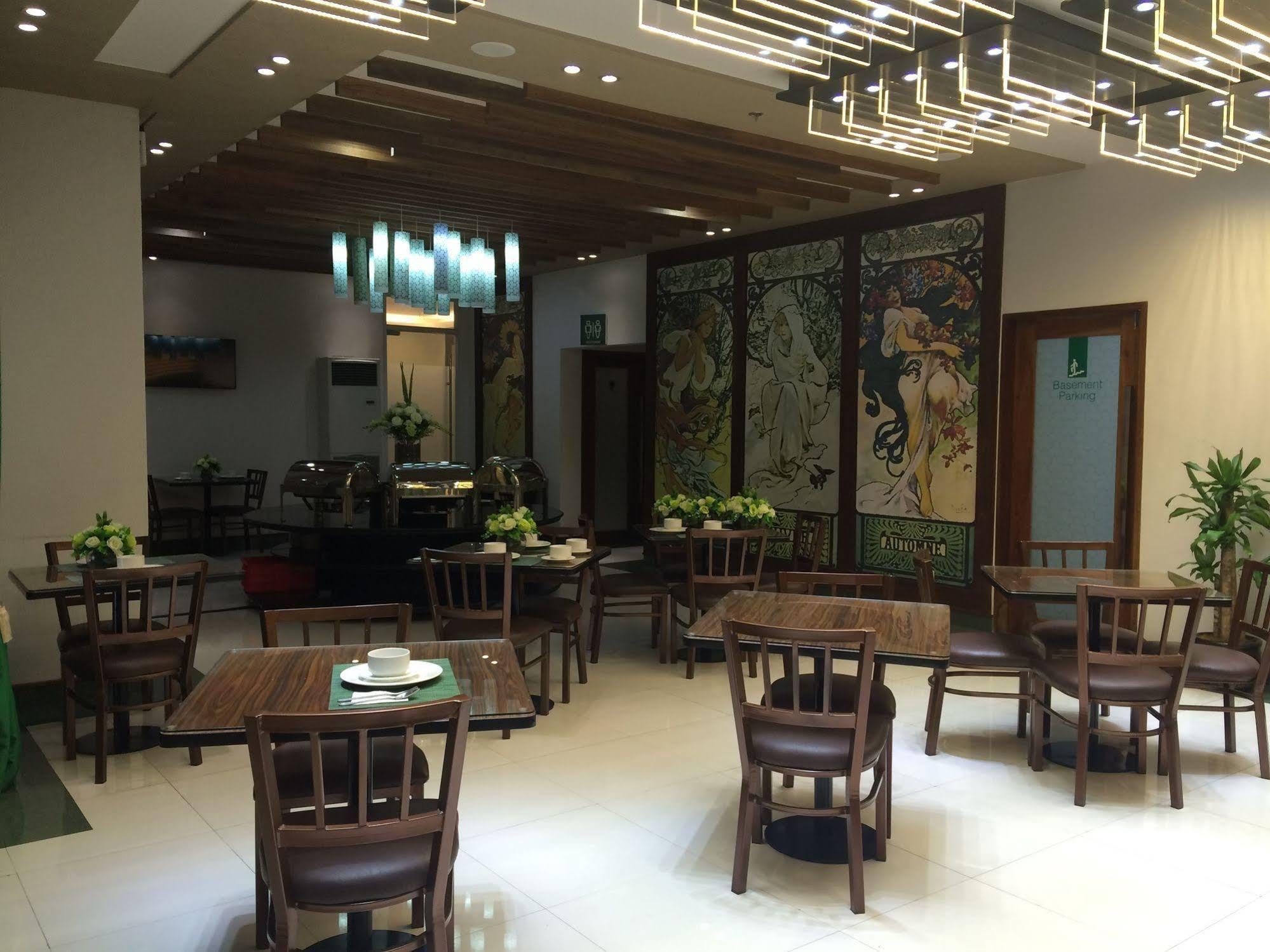 Eurotel Vivaldi Araneta เกซอนซิตี้ ภายนอก รูปภาพ